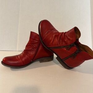 Woman’s Miz Mooz Red Leather zippered Ankle Boots size 9.5